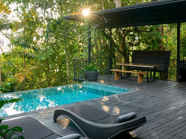 Casa Alba, a jungle-view villa in Quepos's Portasol community