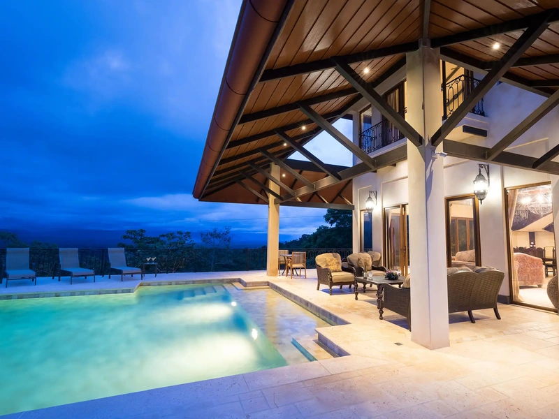 Hilltop villa with panoramic ocean views in Manuel Antonio
